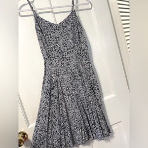 Small Old Navy blue and white floral dress